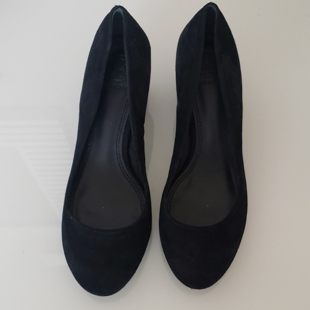 Shoes - Picture 4 of 4